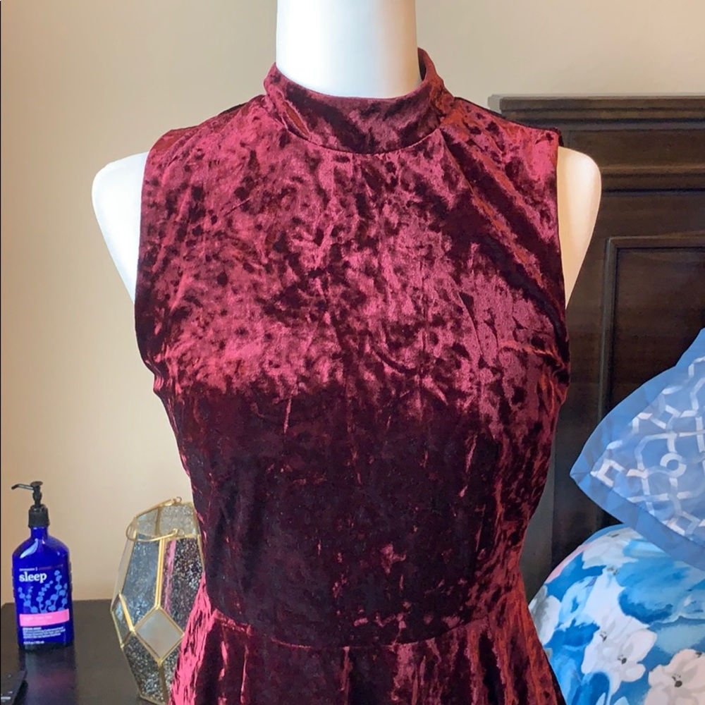 Dress - Picture 2 of 7